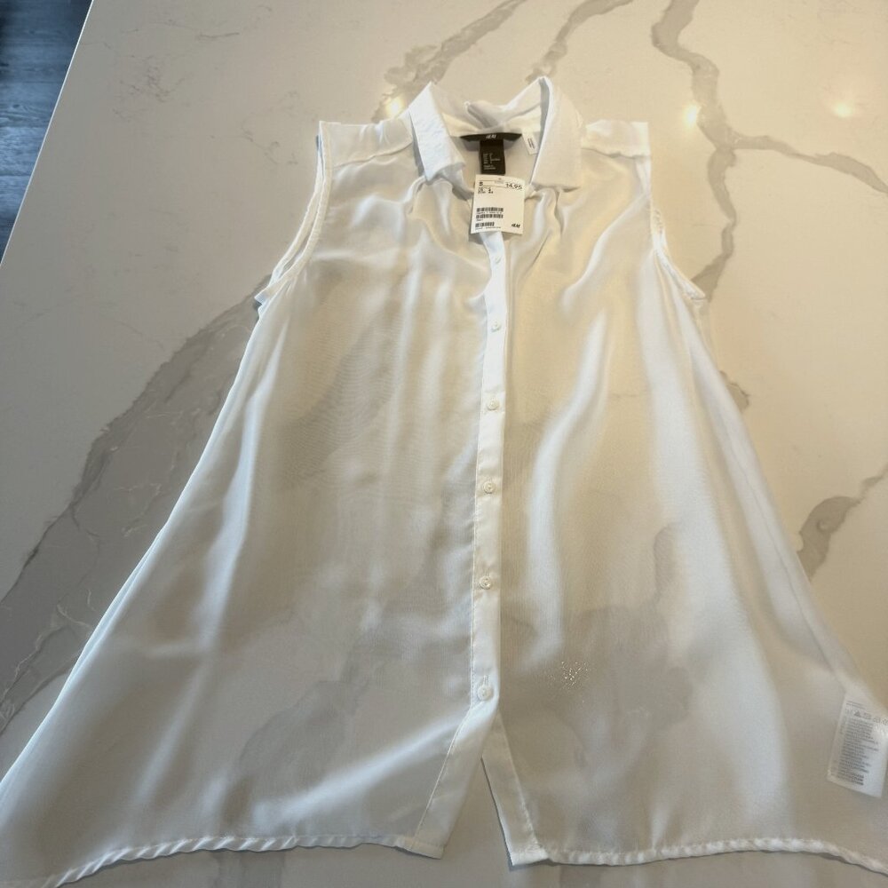 ✨CLOSET CLEAR OUT ✨ 🆕 NEW with Tags - H&M - White Sheer top.